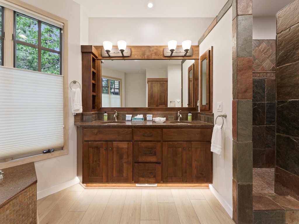 12 Siskin Vacation Rental in Sunriver - RedAwning