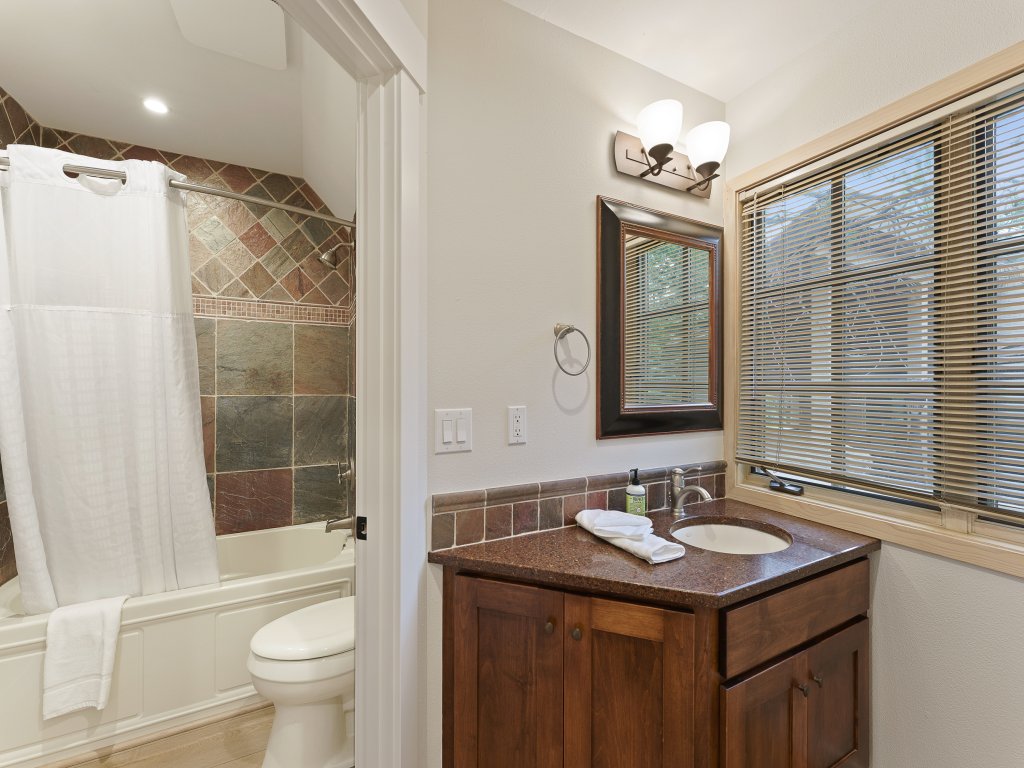 12 Siskin Vacation Rental in Sunriver - RedAwning