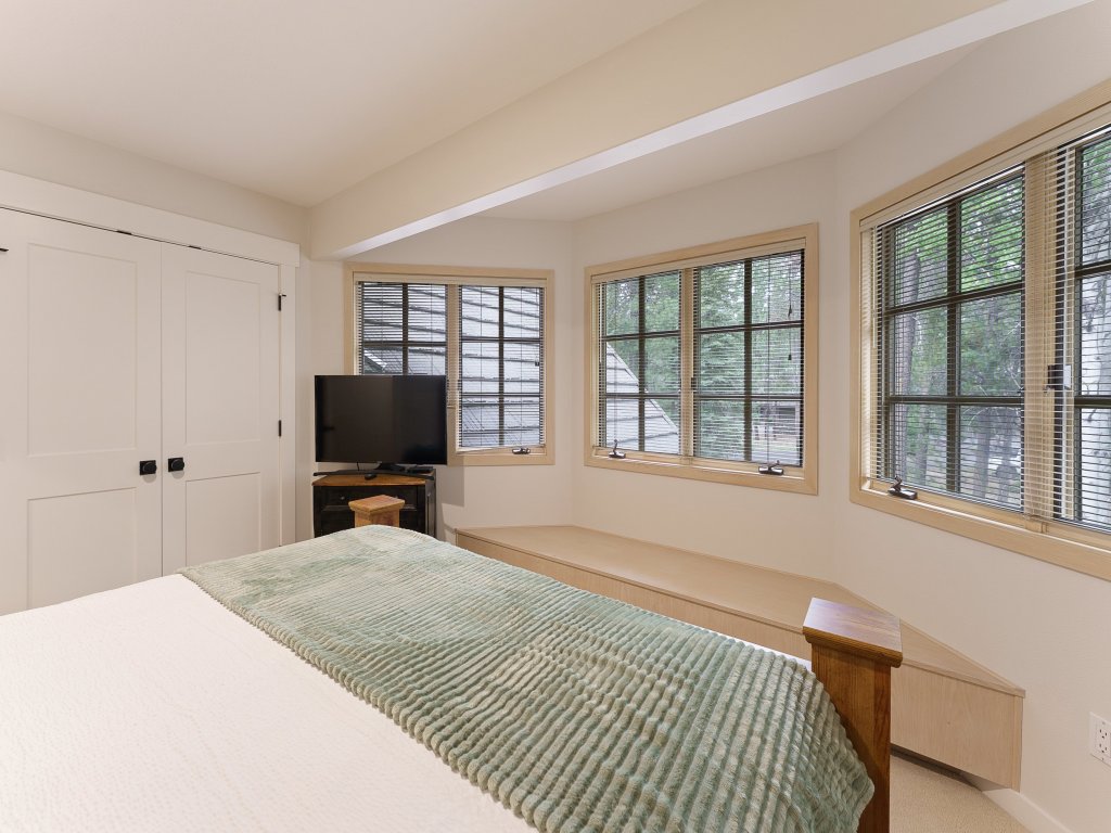 12 Siskin Vacation Rental in Sunriver - RedAwning