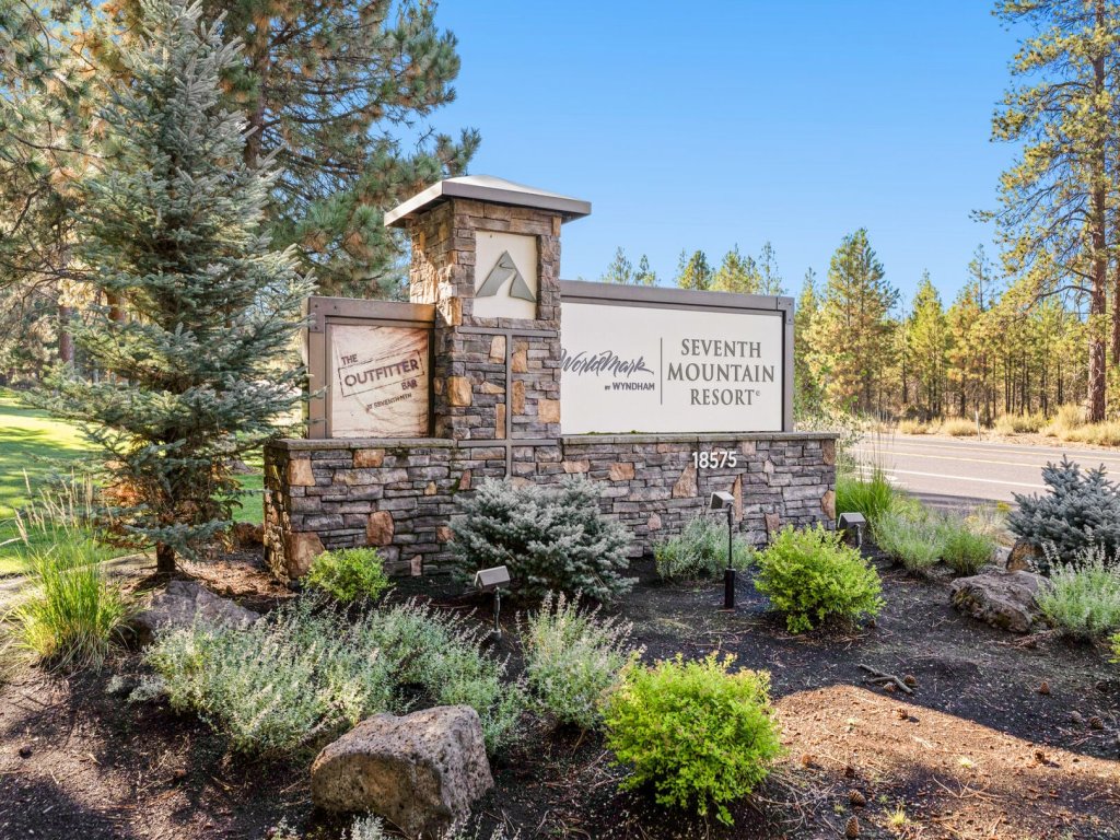 Seventh Mountain 1417/1418 Vacation Rental in Bend - RedAwning