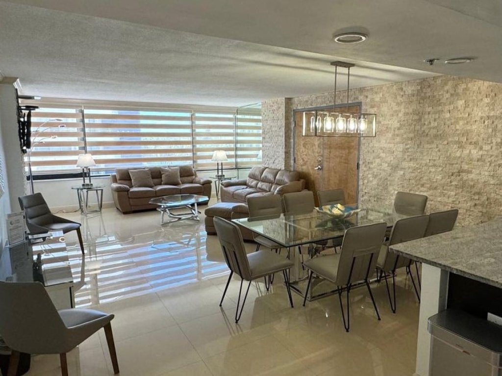 Alexander 819 Vacation Rental in Miami Beach - RedAwning