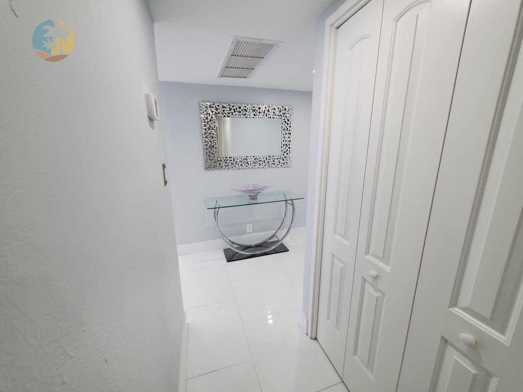 Alexander 1104 Vacation Rental in Miami Beach - RedAwning