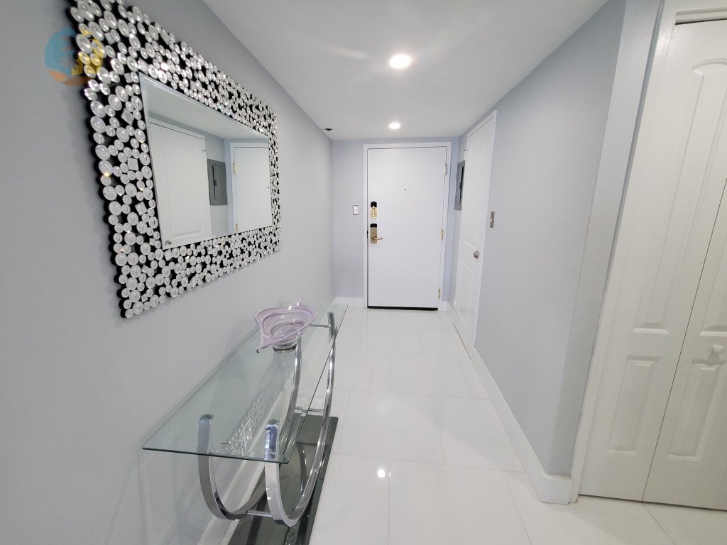 Alexander 1104 Vacation Rental in Miami Beach - RedAwning