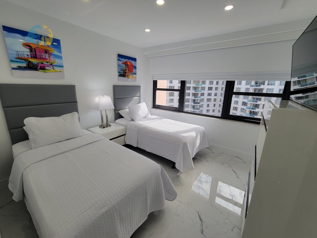 Alexander 1115 Vacation Rental in Miami Beach - RedAwning