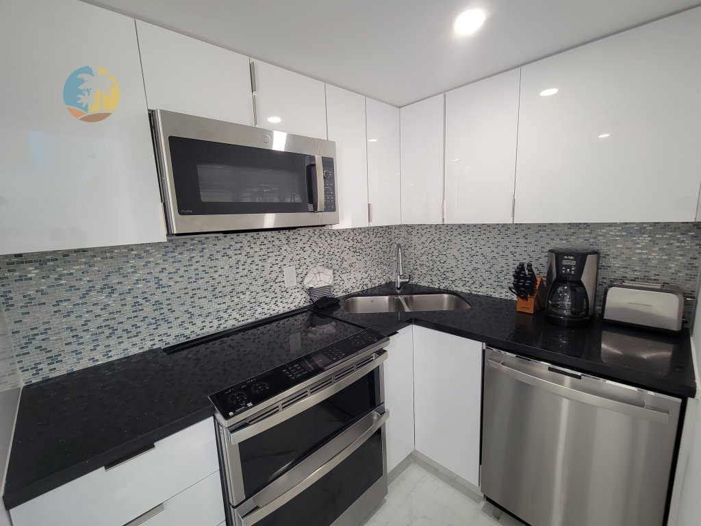 Alexander 1115 Vacation Rental in Miami Beach - RedAwning