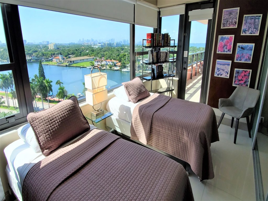 Alexander 1419/21 Vacation Rental in Miami Beach - RedAwning