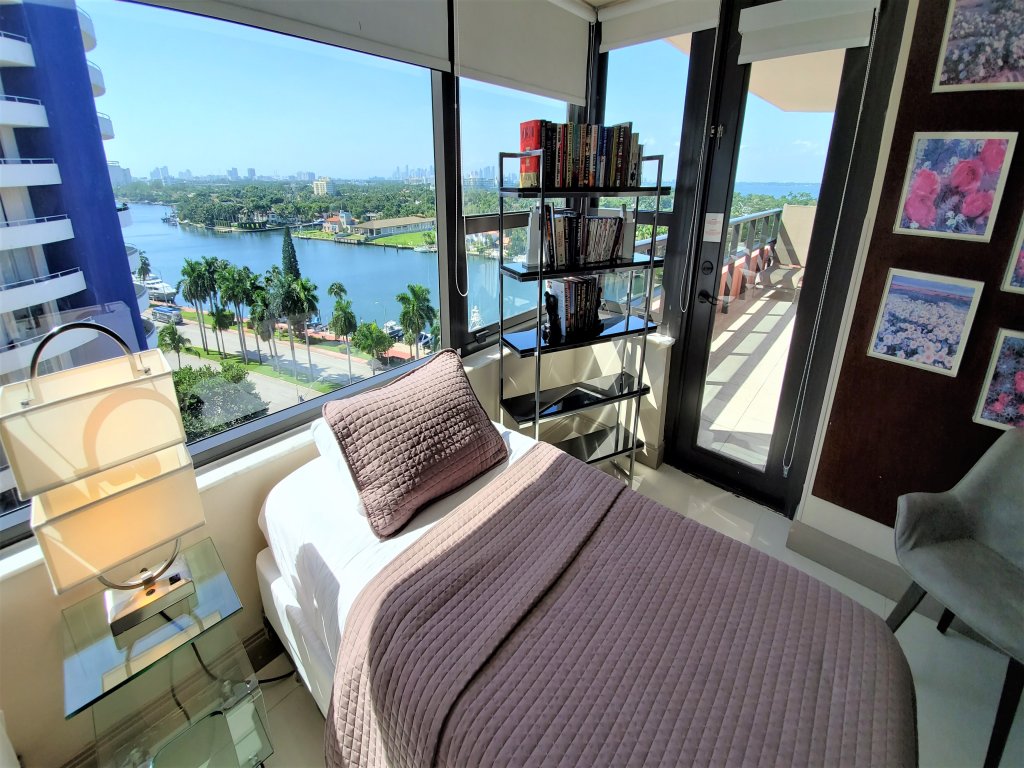 Alexander 1419/21 Vacation Rental in Miami Beach - RedAwning