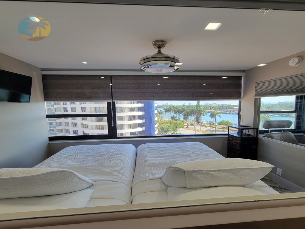Alexander 821 Vacation Rental in Miami Beach - RedAwning