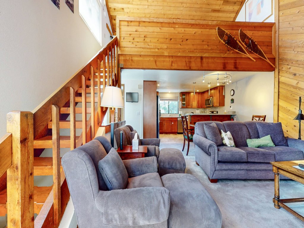 Mammoth Sierra Townhomes #38 Vacation Rental in Mammoth Lakes - RedAwning