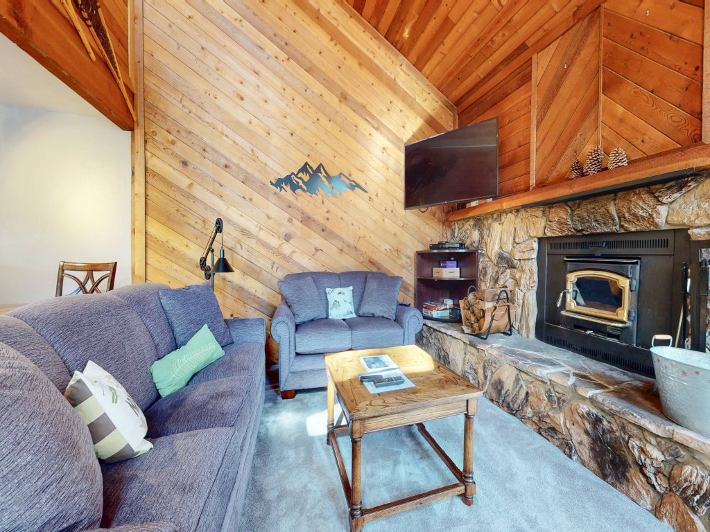 Mammoth Sierra Townhomes #38 Vacation Rental in Mammoth Lakes - RedAwning