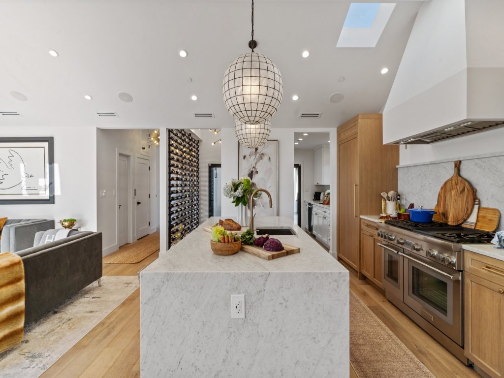 Ocean Whispers Vacation Rental in California - RedAwning