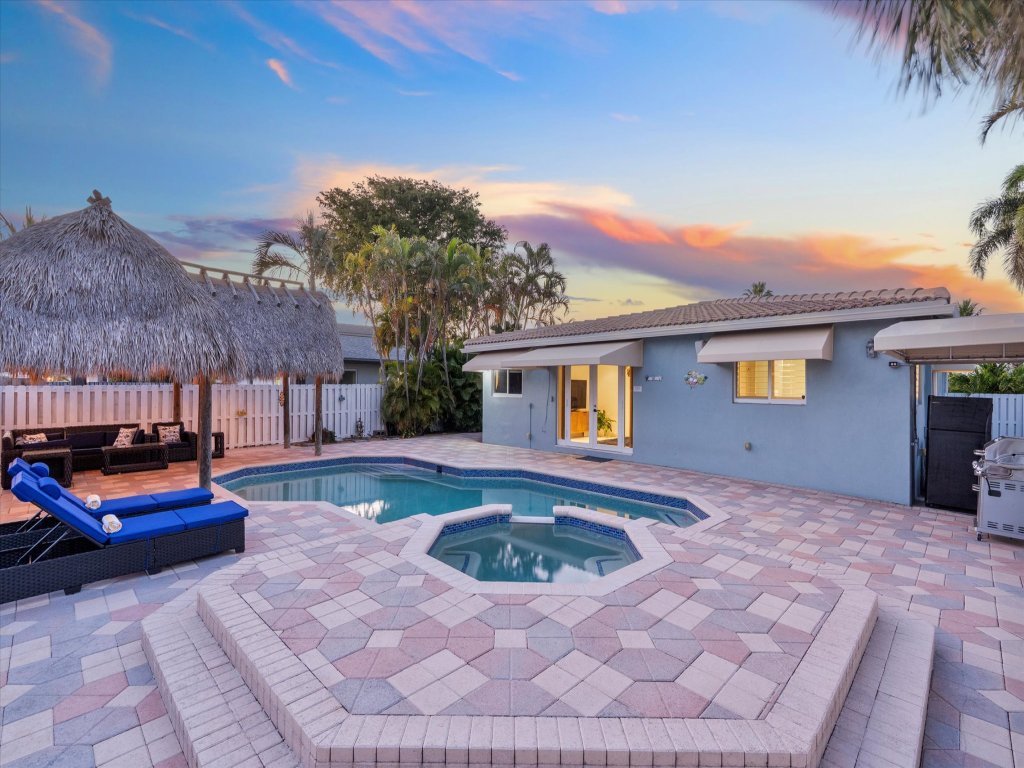 Blue Wave Retreat at Hollywood Beach Vacation Rental in Hollywood - RedAwning
