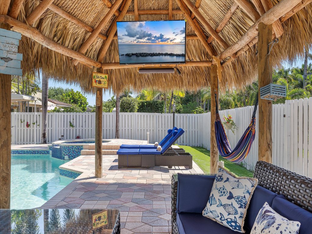 Blue Wave Retreat at Hollywood Beach Vacation Rental in Hollywood - RedAwning