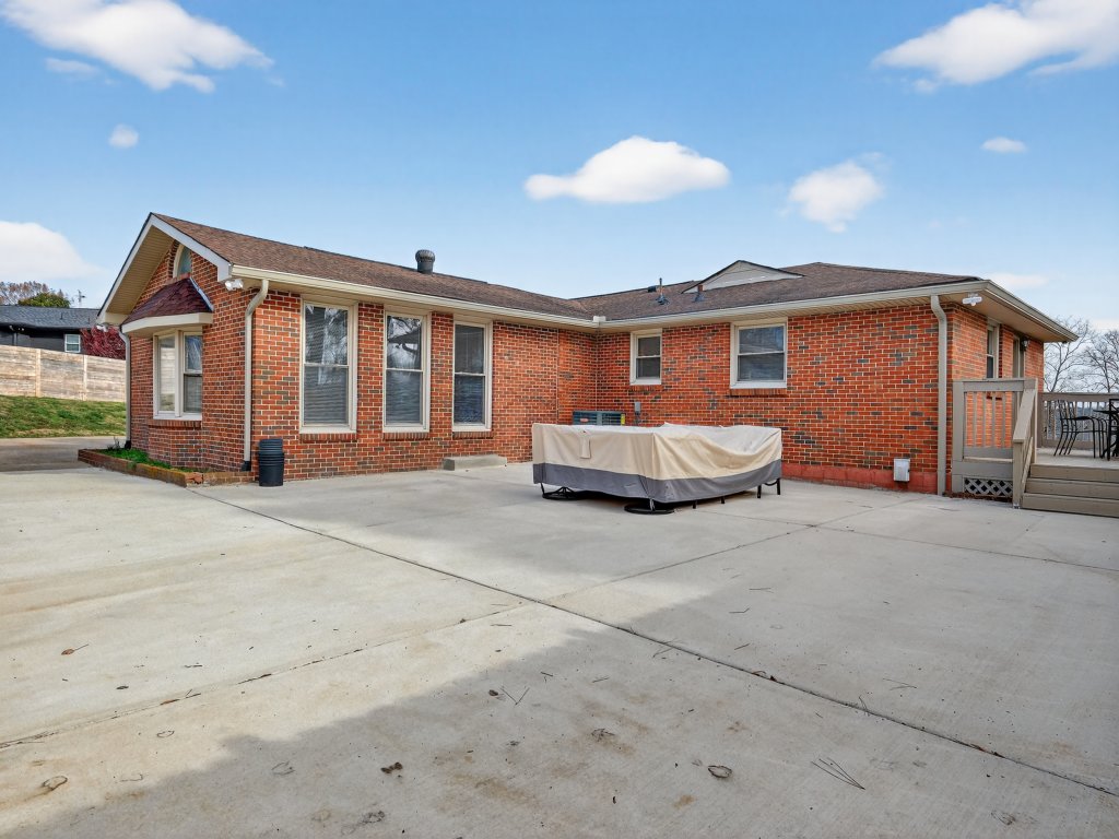 Quiet Retreat Near Opryland & Airport Vacation Rental in Nashville - RedAwning