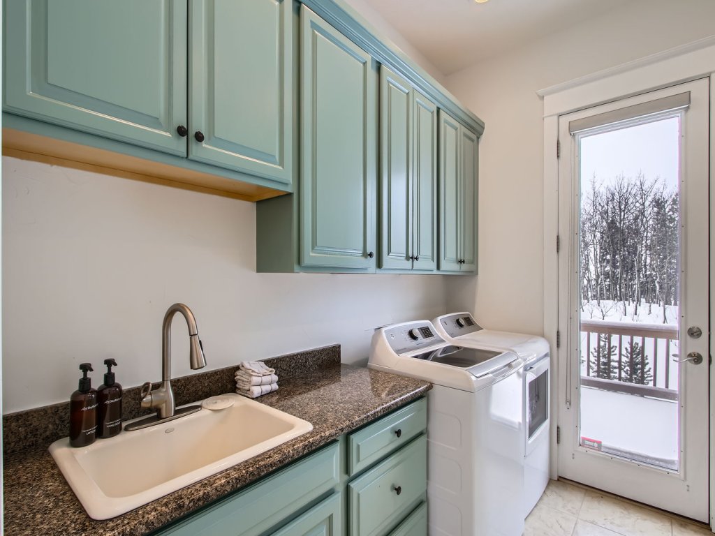Mountain Majesty Vacation Rental in Colorado - RedAwning