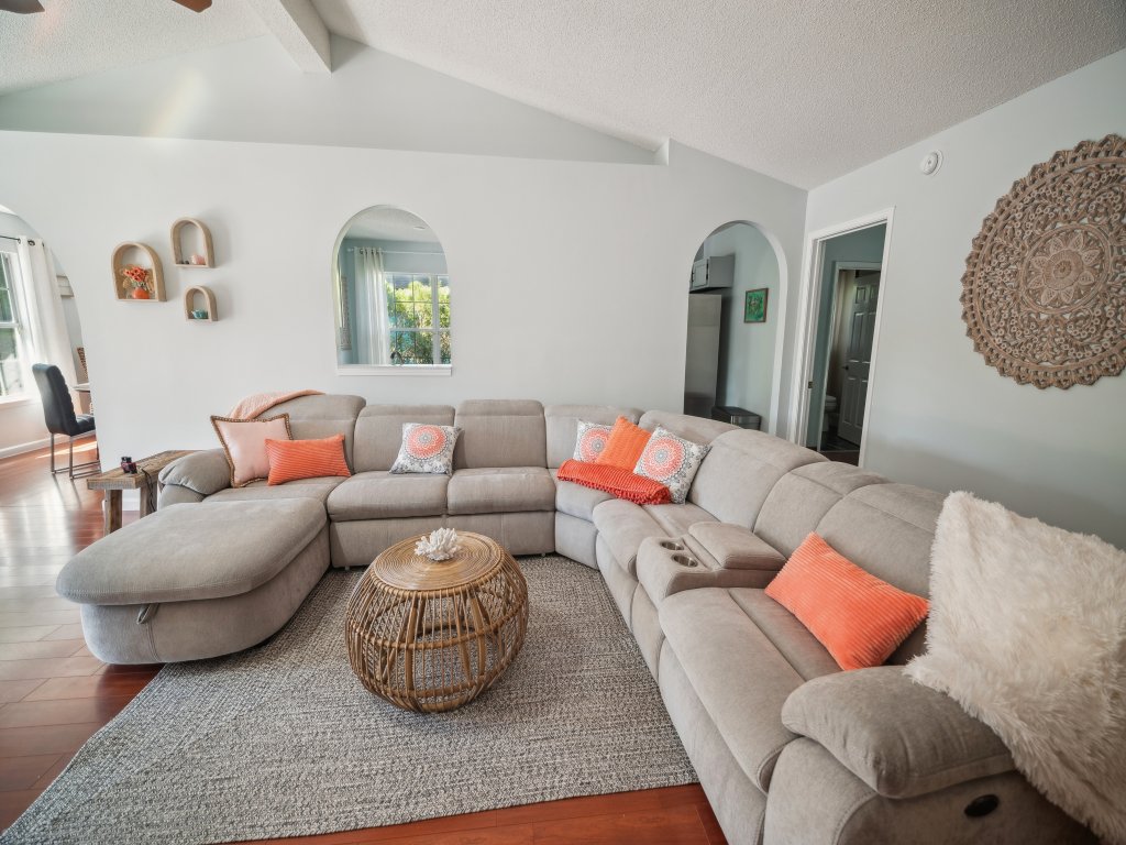 Pondside Perch - Your Waterfront Retreat Vacation Rental in Florida - RedAwning