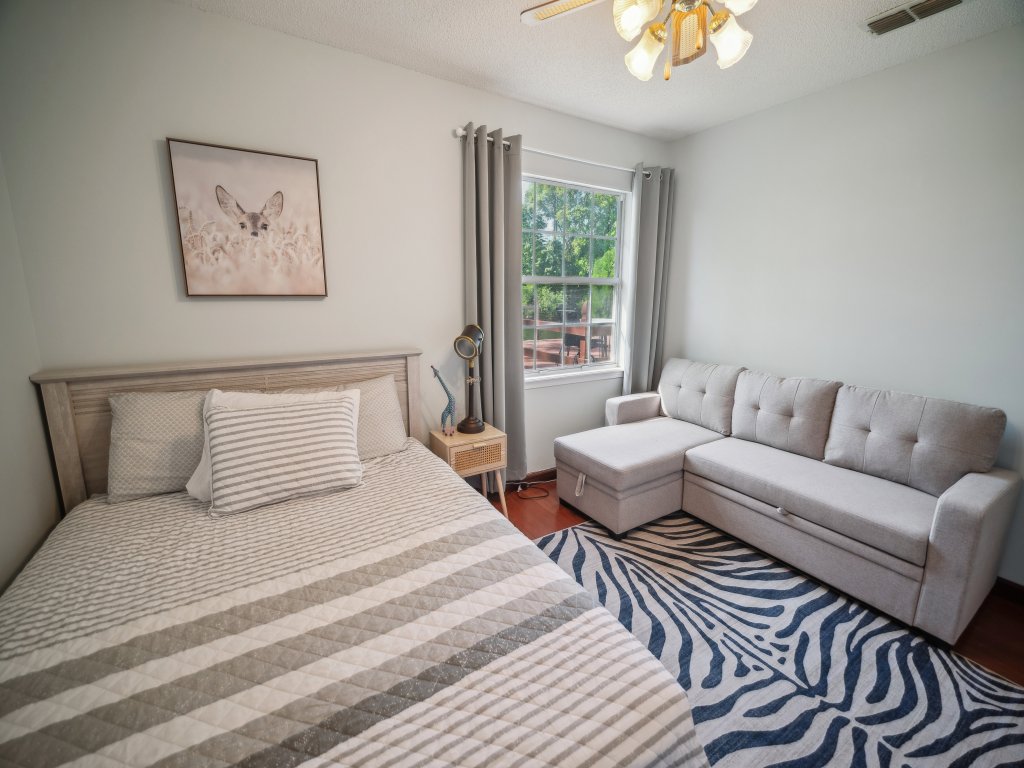 Pondside Perch - Your Waterfront Retreat Vacation Rental in Florida - RedAwning