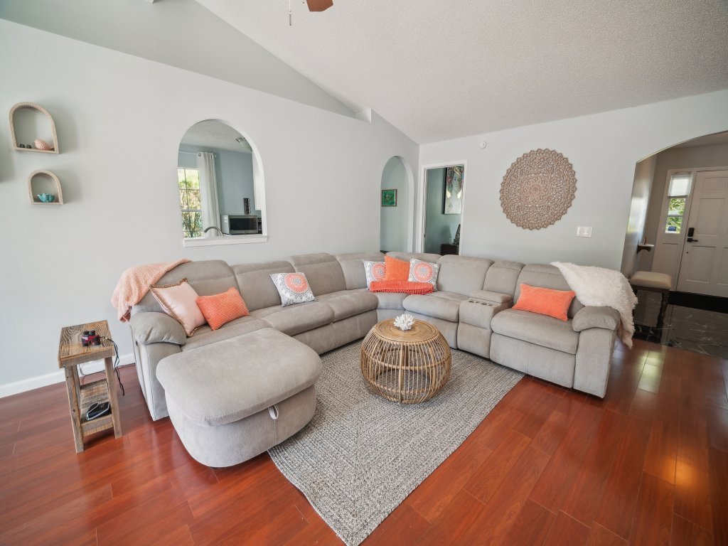 Pondside Perch - Your Waterfront Retreat Vacation Rental in Florida - RedAwning