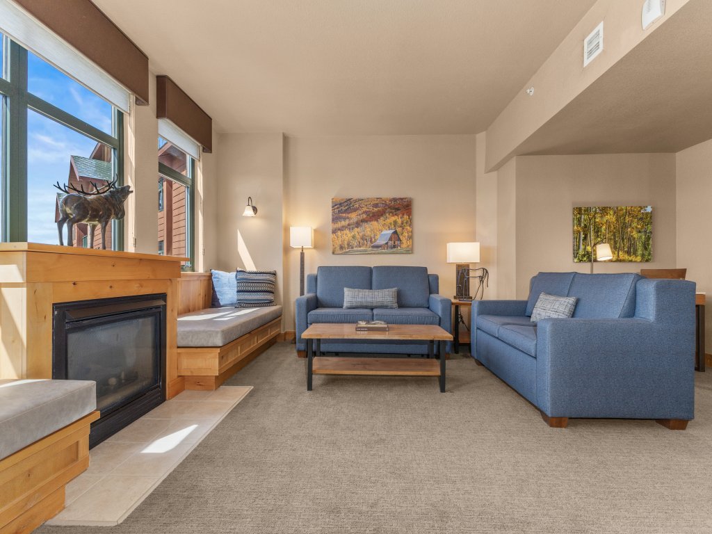 Comfortable 2 Bedroom Condo at Steamboat Grand Vacation Rental in Steamboat Springs - RedAwning