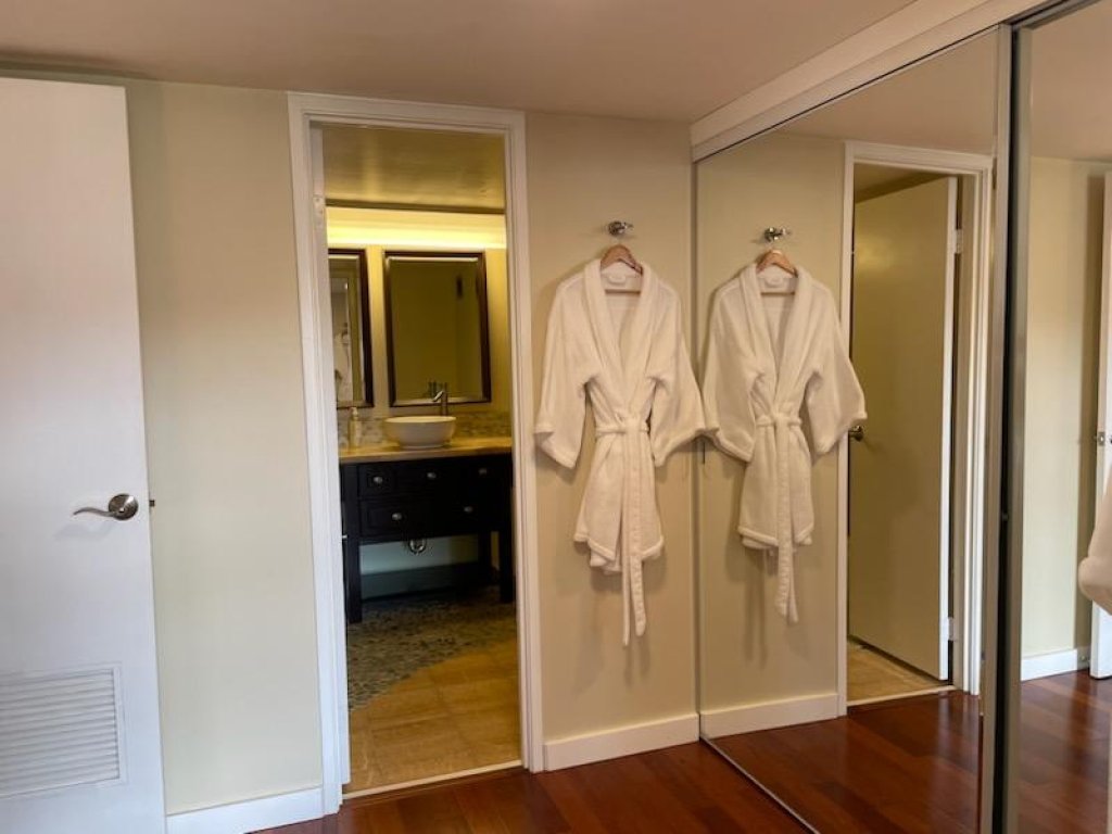 Makaha Valley Oasis 1-Bedroom Vacation Rental in Waianae - RedAwning