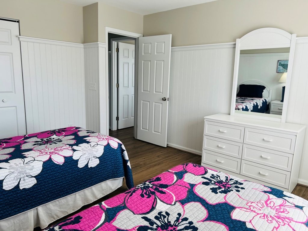 FINS / 1295 Ocean Blvd West Vacation Rental in Holden Beach - RedAwning
