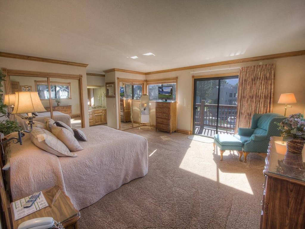 TKH1226 - Emerald Lodge Vacation Rental in California - RedAwning