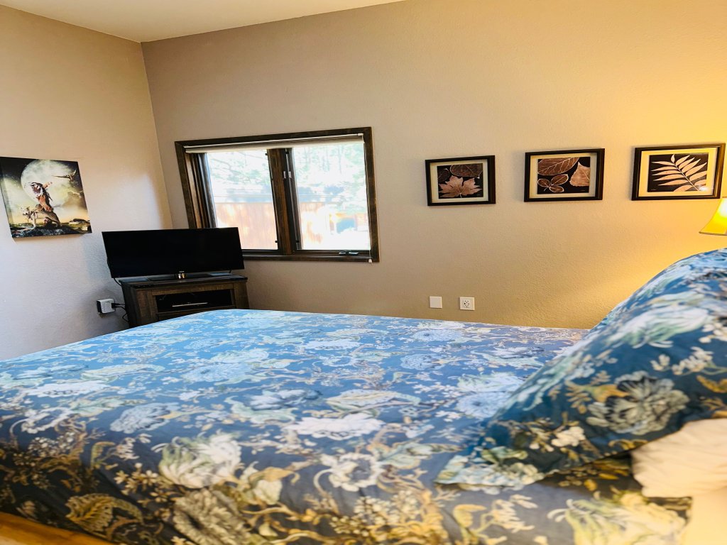 CYH1281- Tahoe Acres Vacation Rental in California - RedAwning