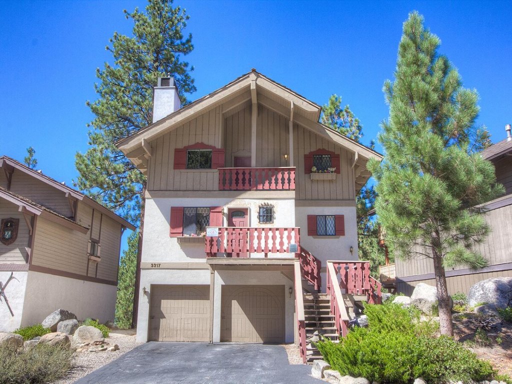 HCH1217 - Pinehill Ponderosa Vacation Rental in California - RedAwning