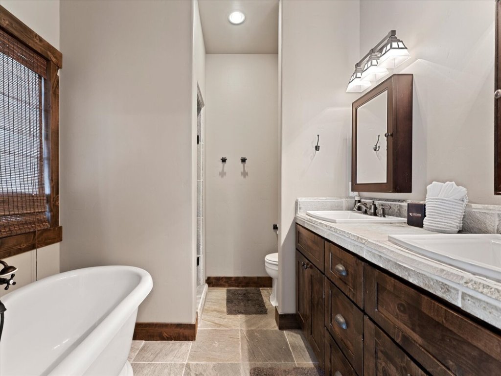 CYH1012 - Hidden Cedar Vacation Rental in California - RedAwning