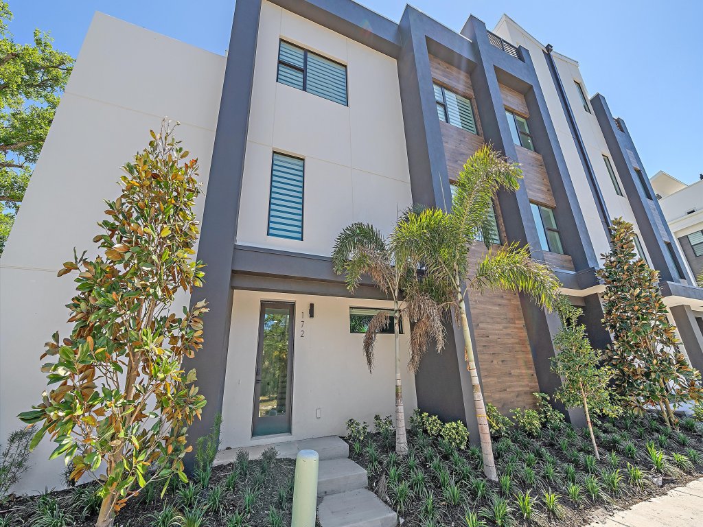 Uptown Oasis Vacation Rental in Sarasota - RedAwning