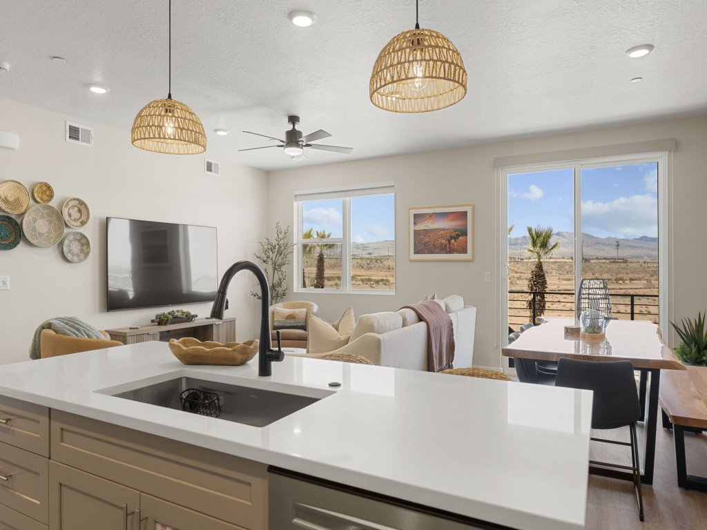 Chasing Sunsets Vacation Rental in St. George - RedAwning