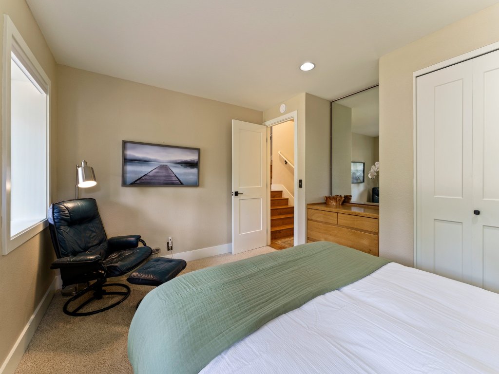 20 Aspen Vacation Rental in Bend - RedAwning