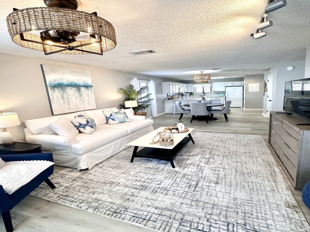 Sound Life Vacation Rental in Navarre - RedAwning