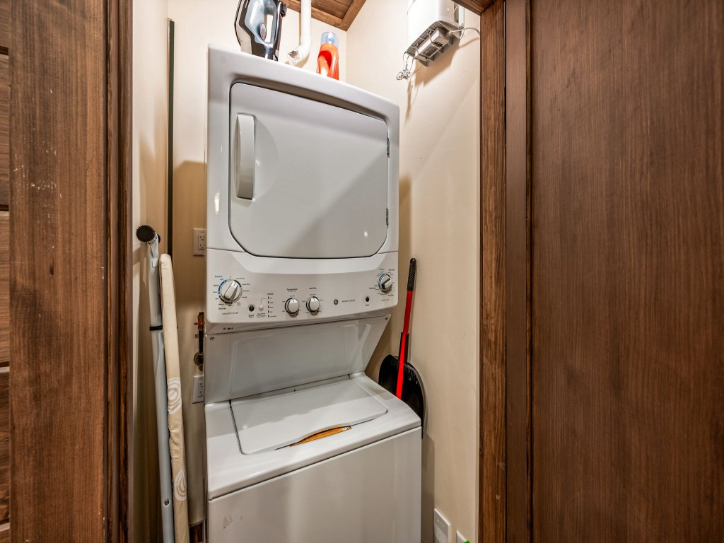 Reflections Vacation Rental in Sevierville - RedAwning