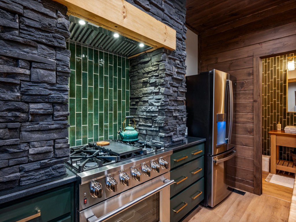 Reflections Vacation Rental in Sevierville - RedAwning
