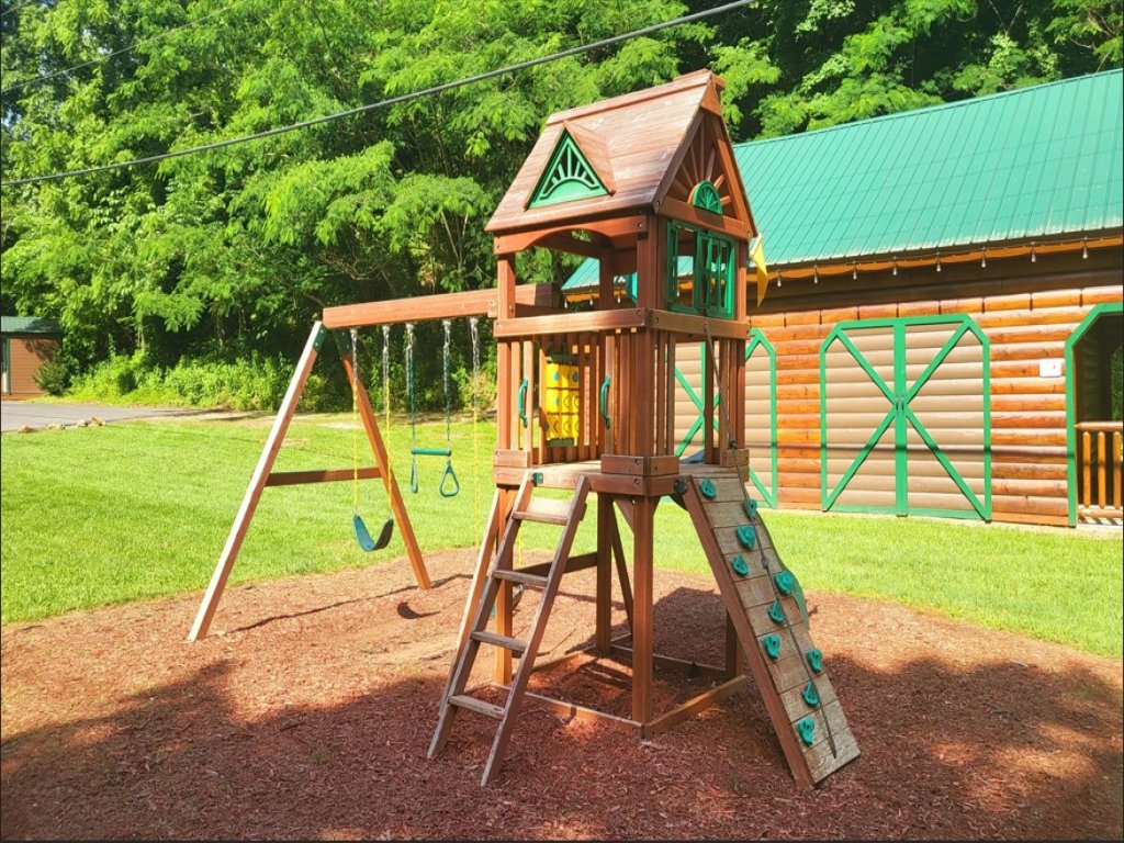 Reflections Vacation Rental in Sevierville - RedAwning