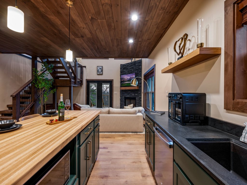 Reflections Vacation Rental in Sevierville - RedAwning