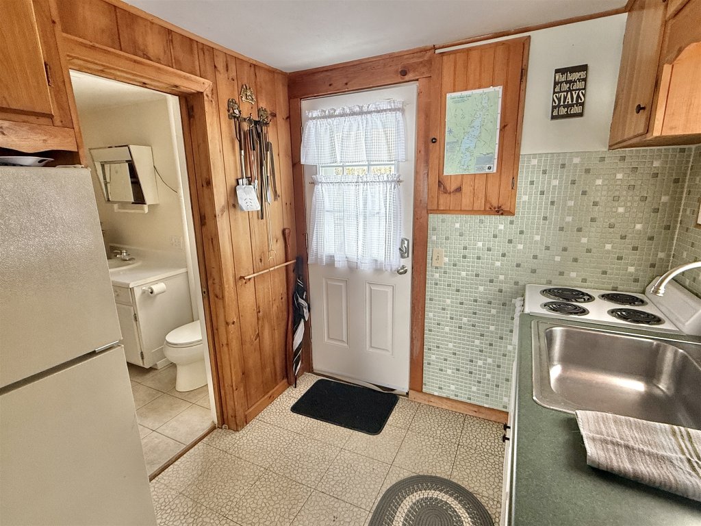 SUNSET SHORES LIMIT 4 Vacation Rental in Maine - RedAwning