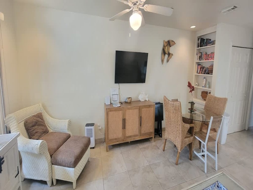 "1 Block to Beach "Pool" Up to 6 "Families Vacation Rental in South Padre Island - RedAwning