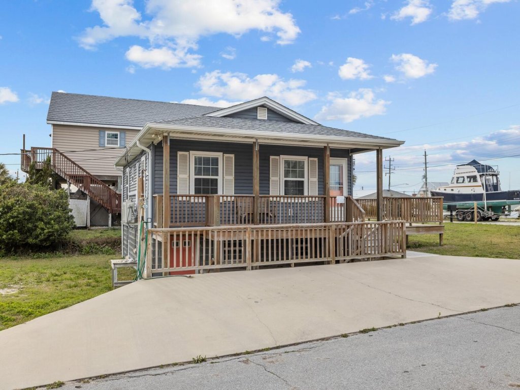 The Saltbox Vacation Rental in North Carolina - RedAwning