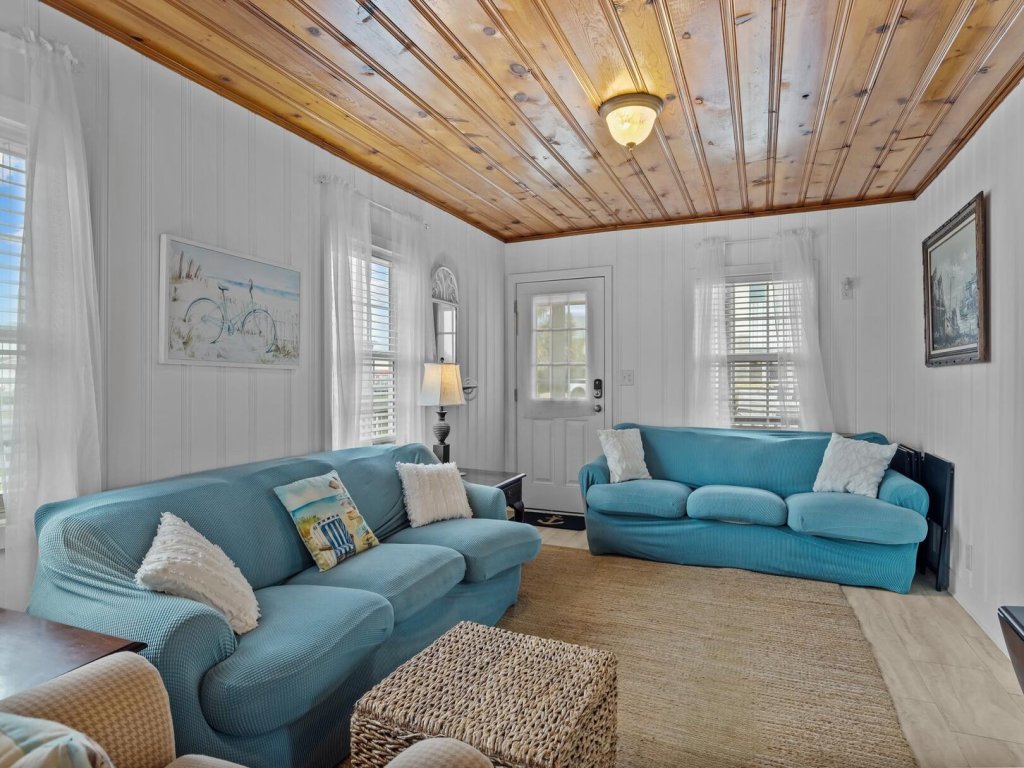 The Saltbox Vacation Rental in North Carolina - RedAwning
