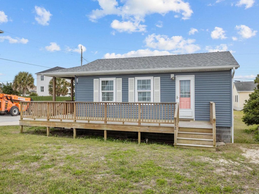 The Saltbox Vacation Rental in North Carolina - RedAwning