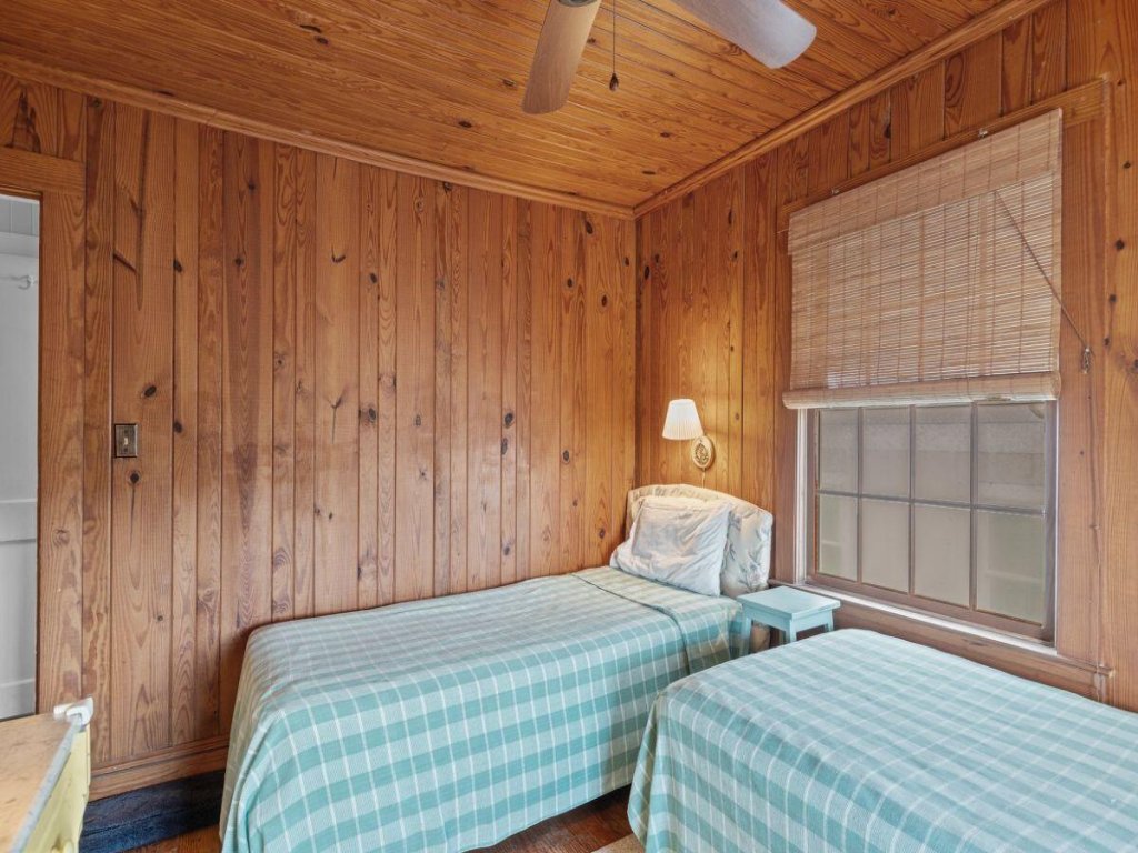 Sutton Cottage Vacation Rental in North Carolina - RedAwning