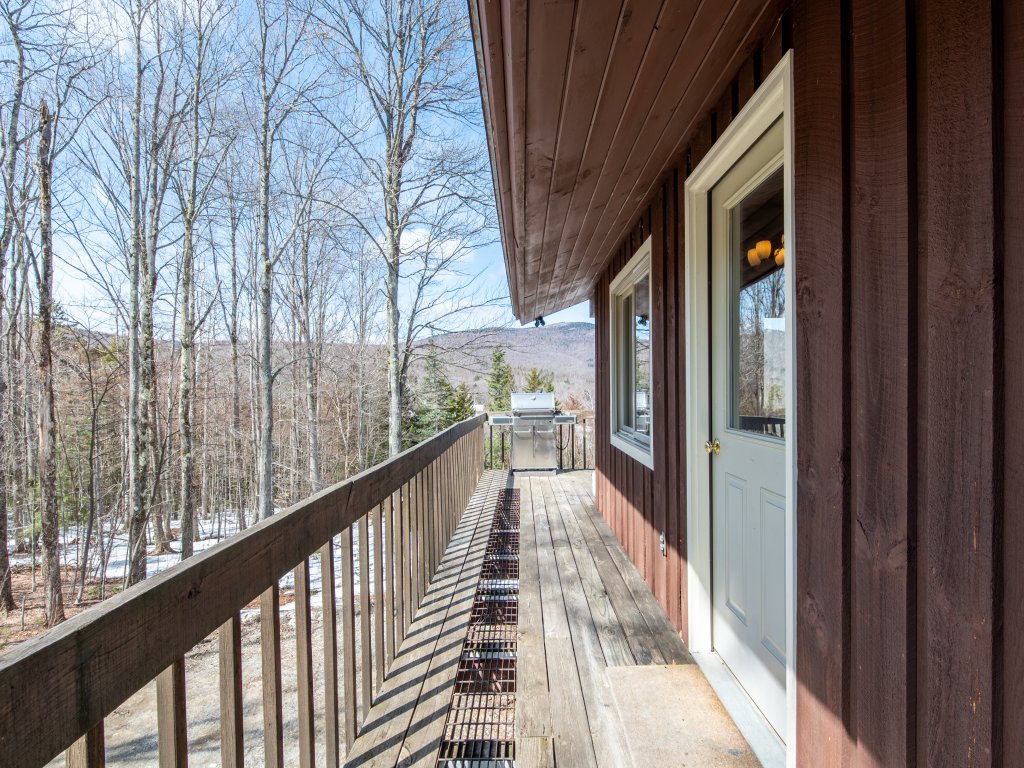 Bear Hill Cabin Vacation Rental in Ludlow - RedAwning