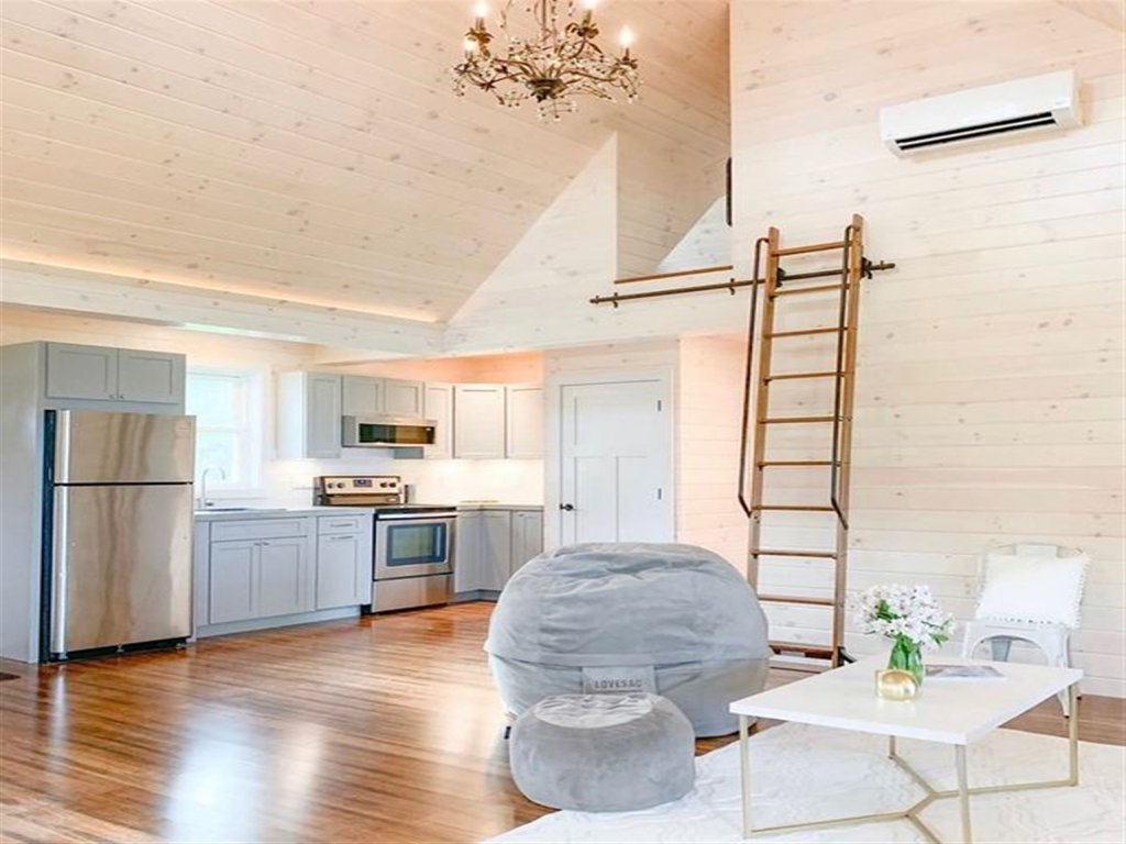 COUPLES COTTAGE  LIMIT 4 Vacation Rental in Maine - RedAwning