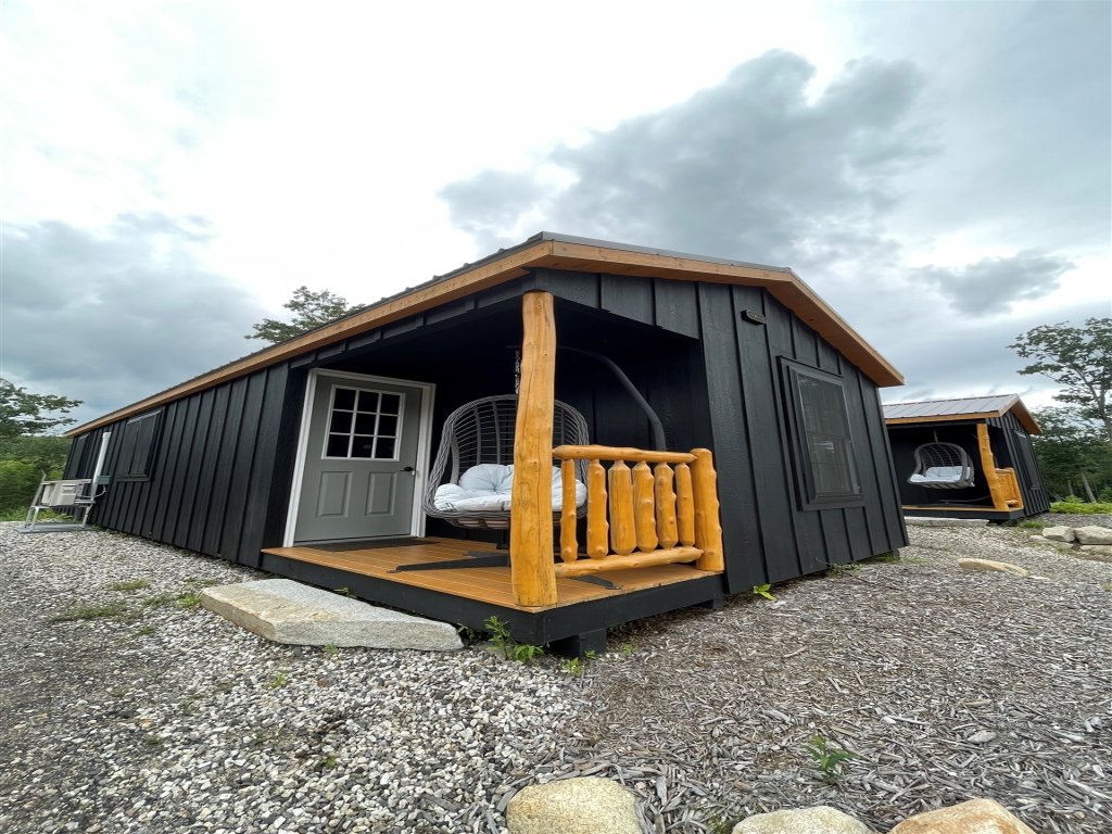 CHICKADEE LIMIT 4 Vacation Rental in Maine - RedAwning