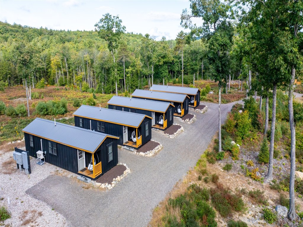 TITMOUSE LIMIT 4 Vacation Rental in Maine - RedAwning
