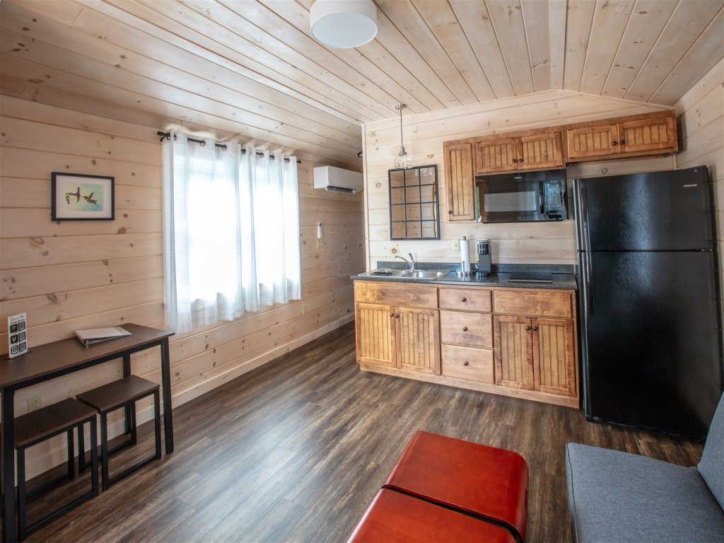 HUMMINGBIRD LIMIT 3 Vacation Rental in Maine - RedAwning