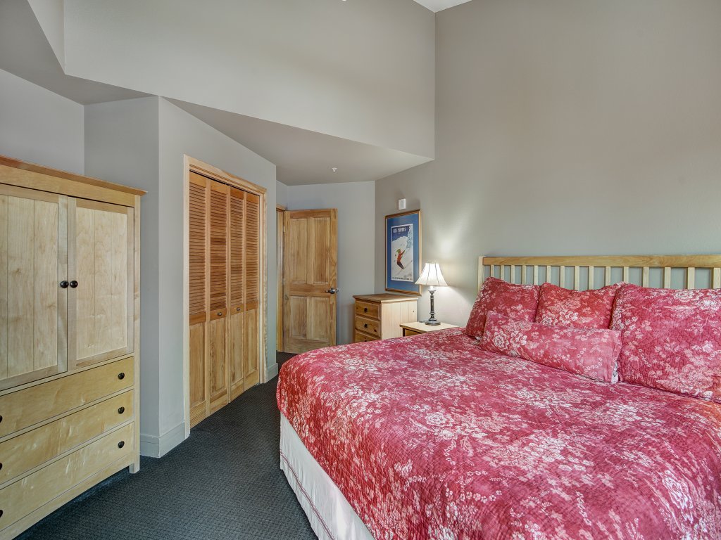 Fantastic Mountain Home Near Ski Lifts Vacation Rental in Keystone - RedAwning