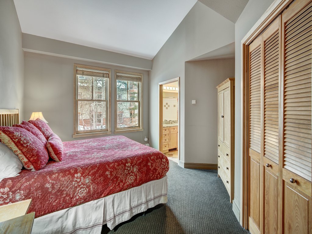 Fantastic Mountain Home Near Ski Lifts Vacation Rental in Keystone - RedAwning